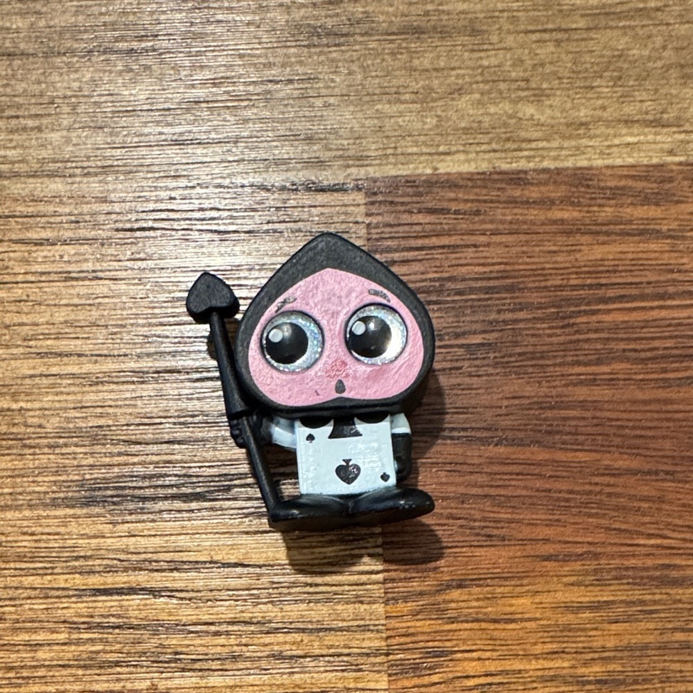 Black playing card | Alice Wonderland | Disney Doorables